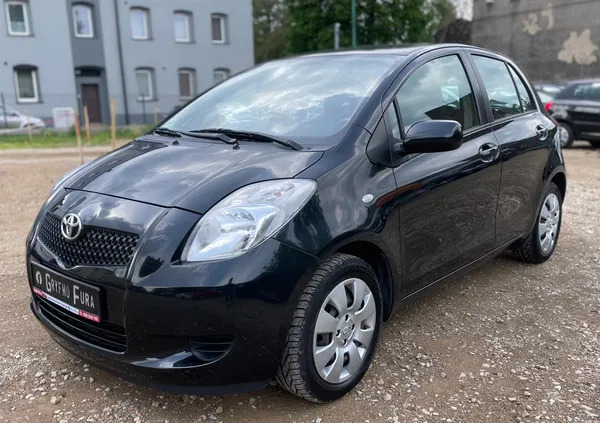 toyota yaris śląskie Toyota Yaris cena 17500 przebieg: 177000, rok produkcji 2007 z Świętochłowice